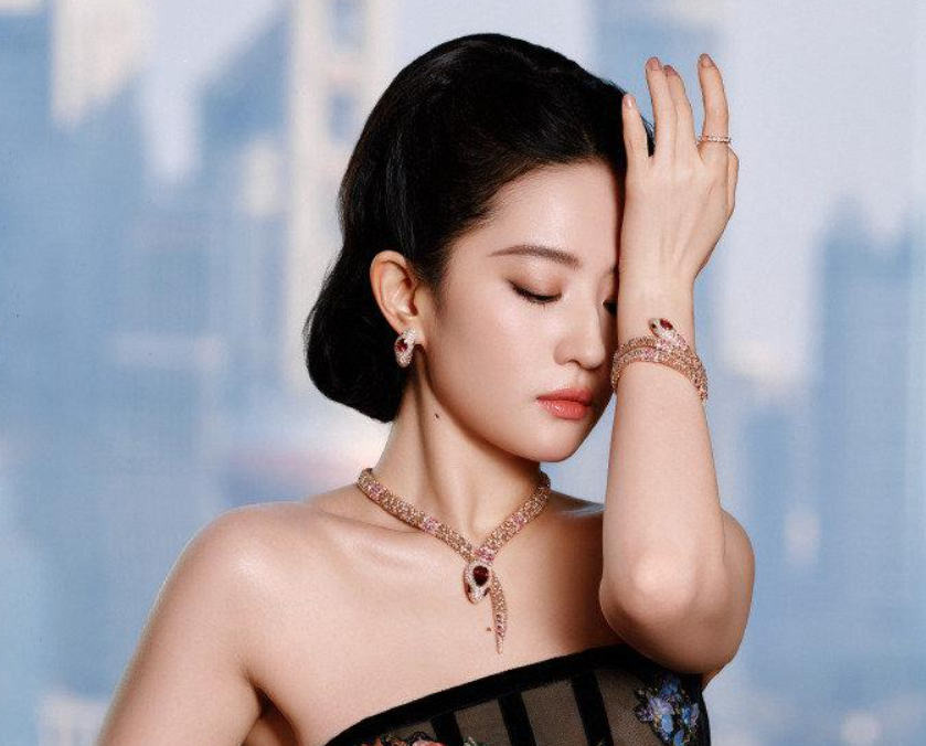 刘亦菲夸孟子义好美,咱就说能收到来自天仙姐姐的赞美,是美女之间的赞美啦…
